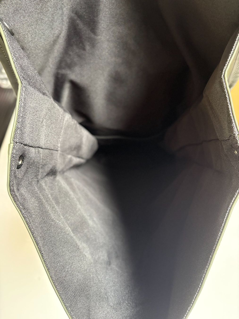 Rains Zaini: Rains - Rolltop Backpack Large W3, Grün – Usato da Zug venduto da isdach 3
