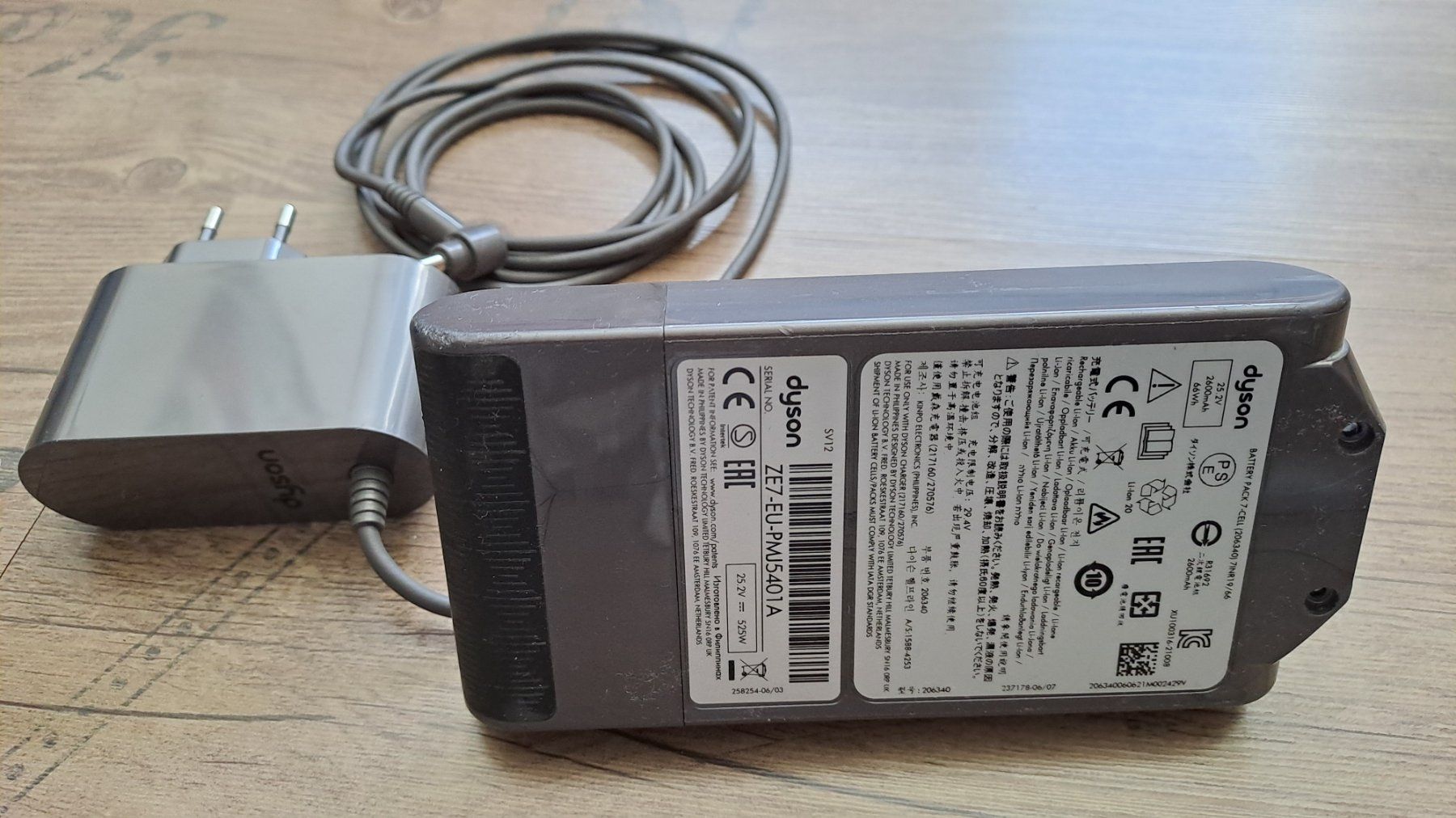 Dyson Caricatori & Batterie: Batterie et Chargeur Dyson V10 – Usato da Cortaillod venduto da FredM77 1