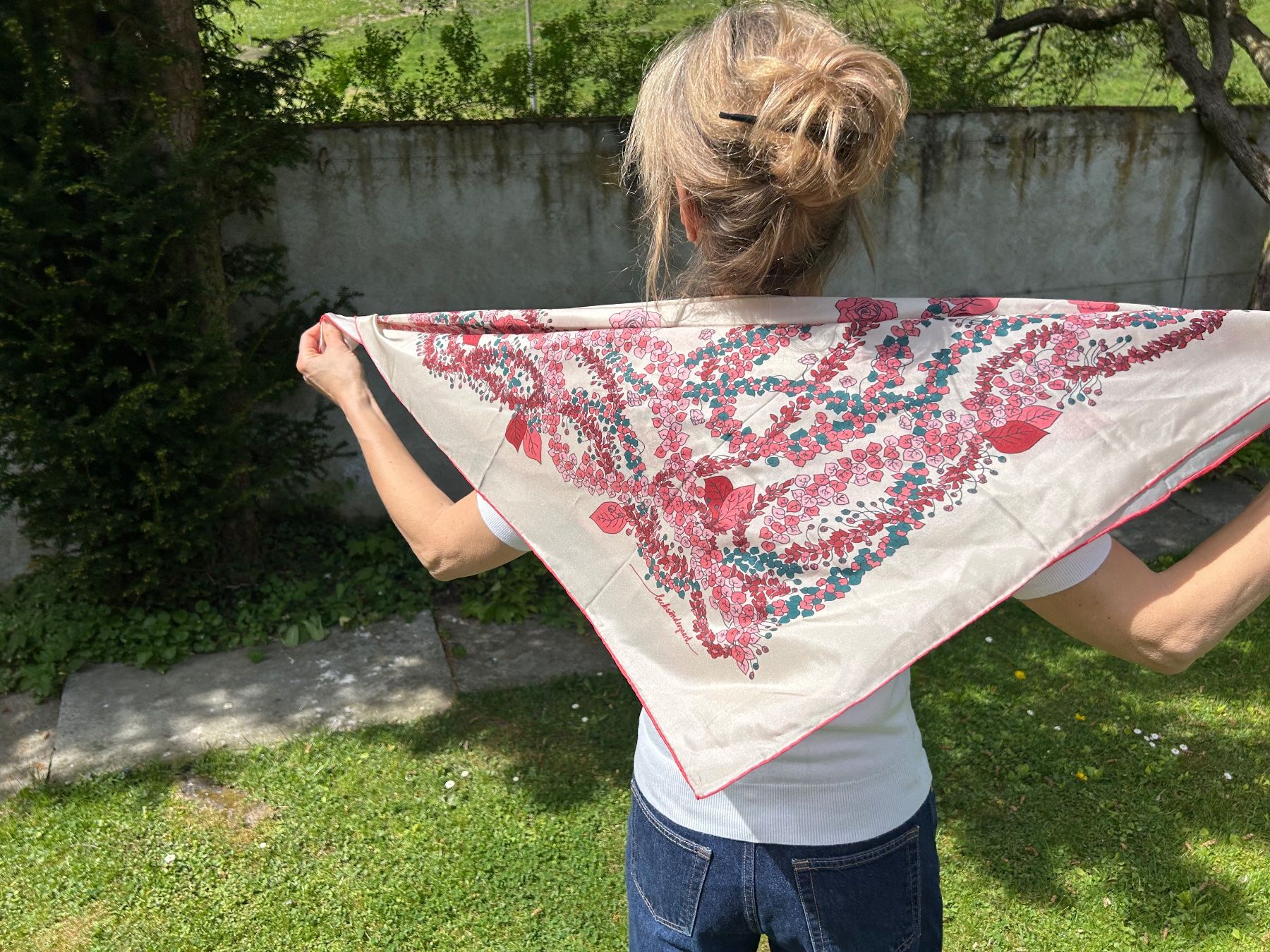 Becksöndergaard Foulard & Sciarpe: NEU: Seidenschal mit Rosenmuster von Beck Söndergaard – Nuovo (secondo la descrizione) da Lichtensteig venduto da christine099