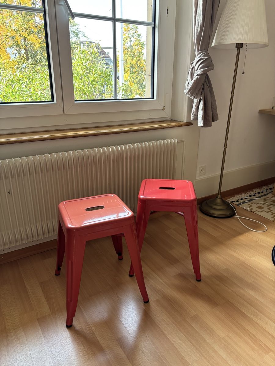 Hocker: 2 Metallhocker rot – Gebraucht aus Bern von wisemagpie 1