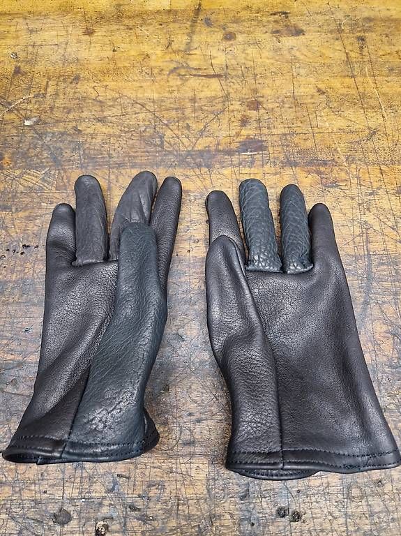 Guanti & manicotti: Motorradhandschuhe (Made in US) – Usato da Netstal venduto da TheScherrer 1