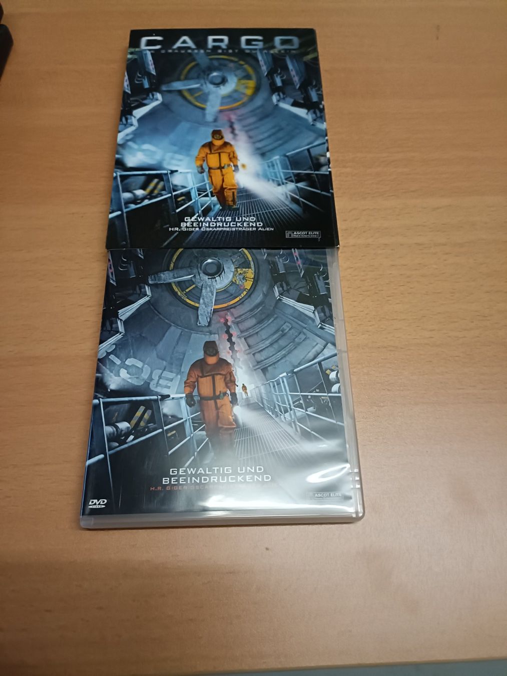 Tutti i DVDs: CARGO - Da draussen bist du allein mit 3D Cover – Usato da Köniz venduto da Movieportal007 2