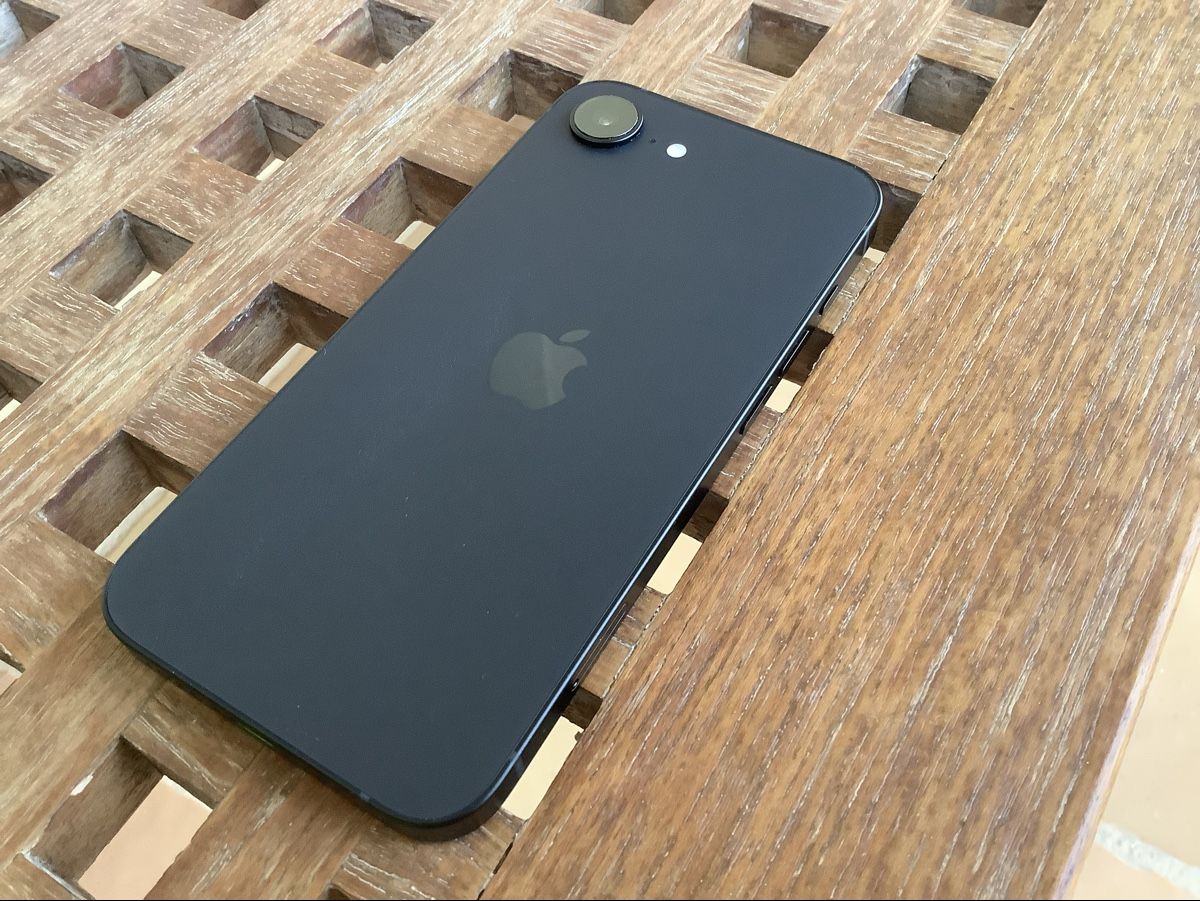 Apple Telefoni cellulari / Smartphones: IPhone 16e - 128GB – Usato da Buchs AG venduto da Barracuda3 1