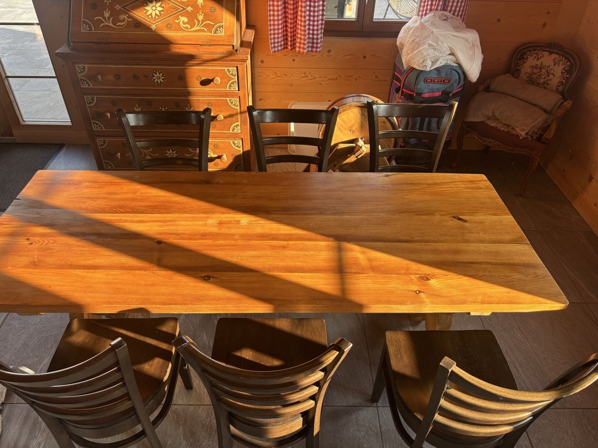 Set di tavolo e panche: Sets de tables et chaises – Usato da La Lécherette venduto da planina12 2