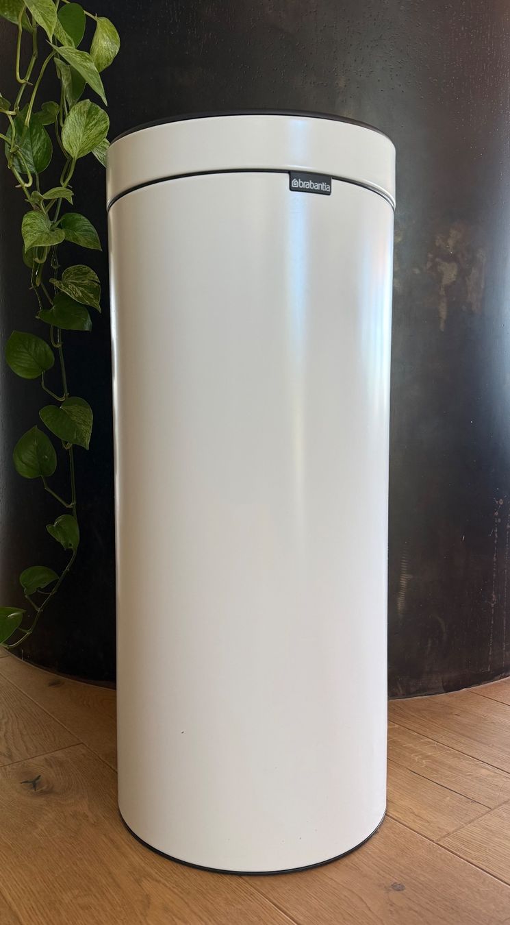 Brabantia Cestini per rifiuti: Abfalleimer Brabantia Touch Bin 30L - neuwertig – Usato da Auenstein venduto da mankell