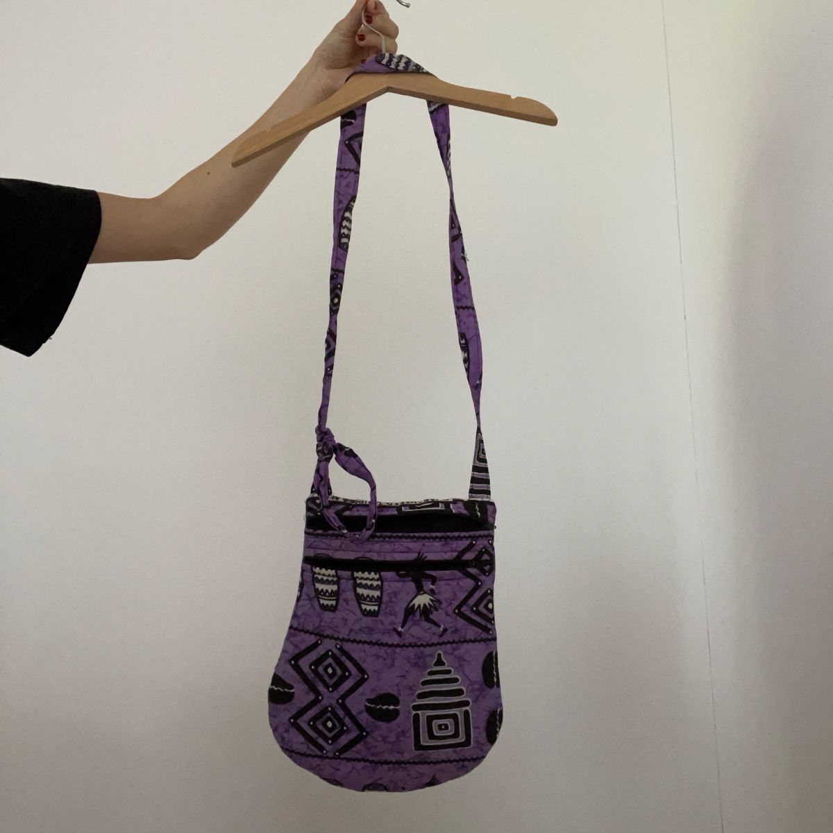 Borse da donna: 💜Lila Umhängetasche mit Muster  – Usato da Baden venduto da Julikoo 1