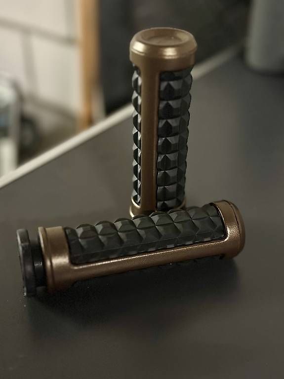 Tutti i ricambio per moto: Dominion Lenkergriffe Harley Bronze – Usato da Dagmersellen venduto da tabula_rasa 2