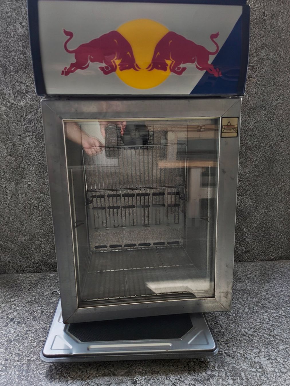 Red Bull Frigoriferi: Red Bull Kühlschrank gross – Usato da Niederrohrdorf venduto da MystoganZ