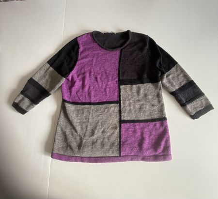 Modischer Damenpullover, Gr. S, schwarz/lila/grau gestreift