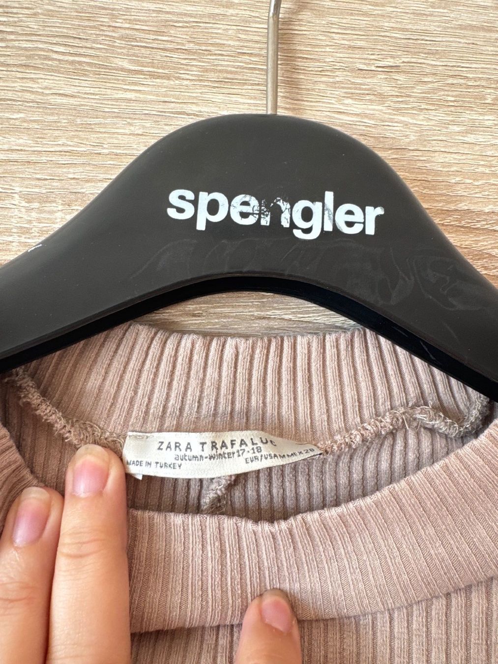 Zara Tops: Pull beige manches longues – Gebraucht aus Montreux von Izapeche811 1