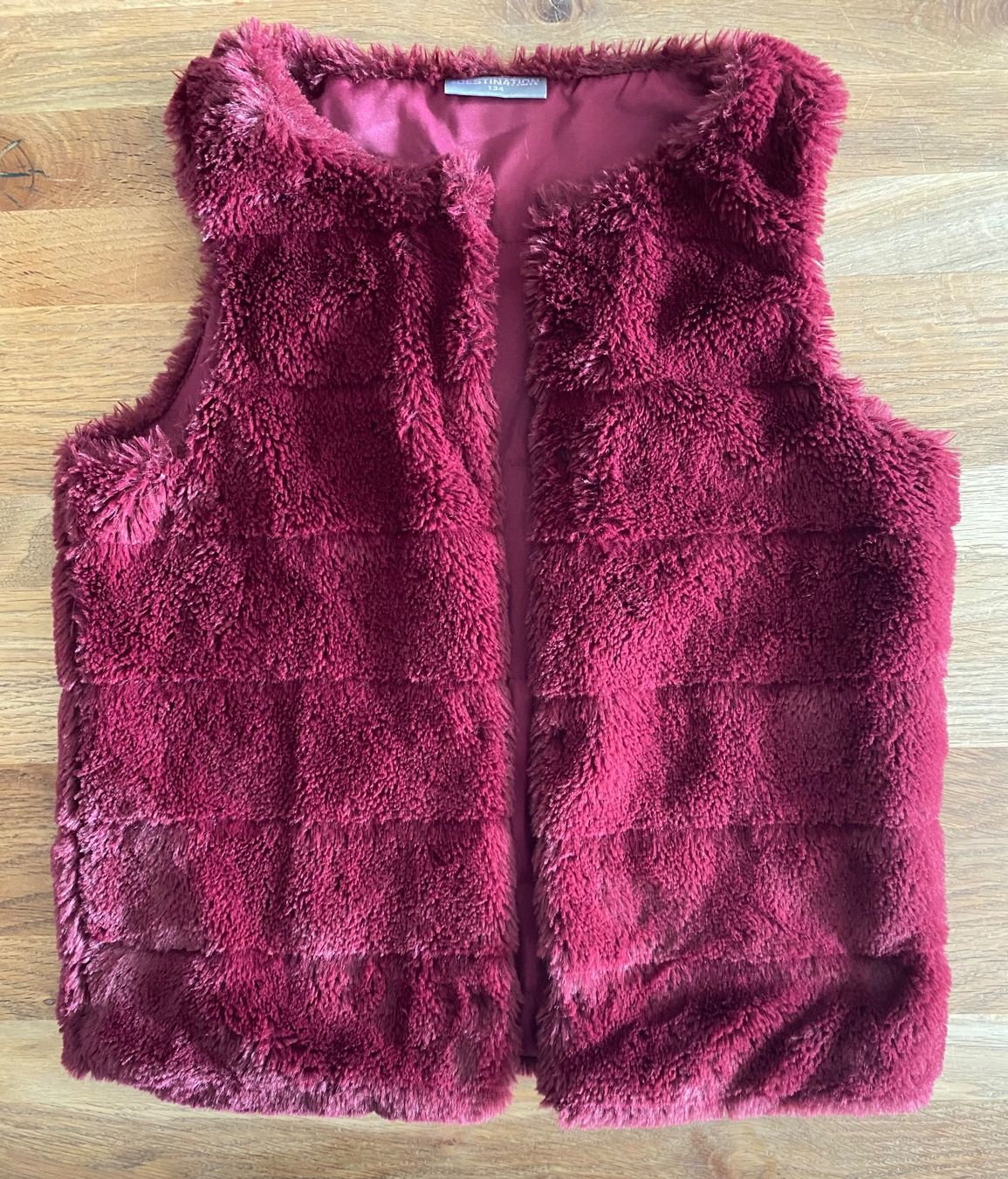 Altro abbigliamento per bambina: Flauschige Weste BORDEAUX, 134cm – Usato da Bassersdorf venduto da jgo_9mfk