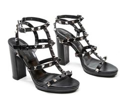 Valentino Garavani Rockstuds High Heels schwarz Blockabsatz