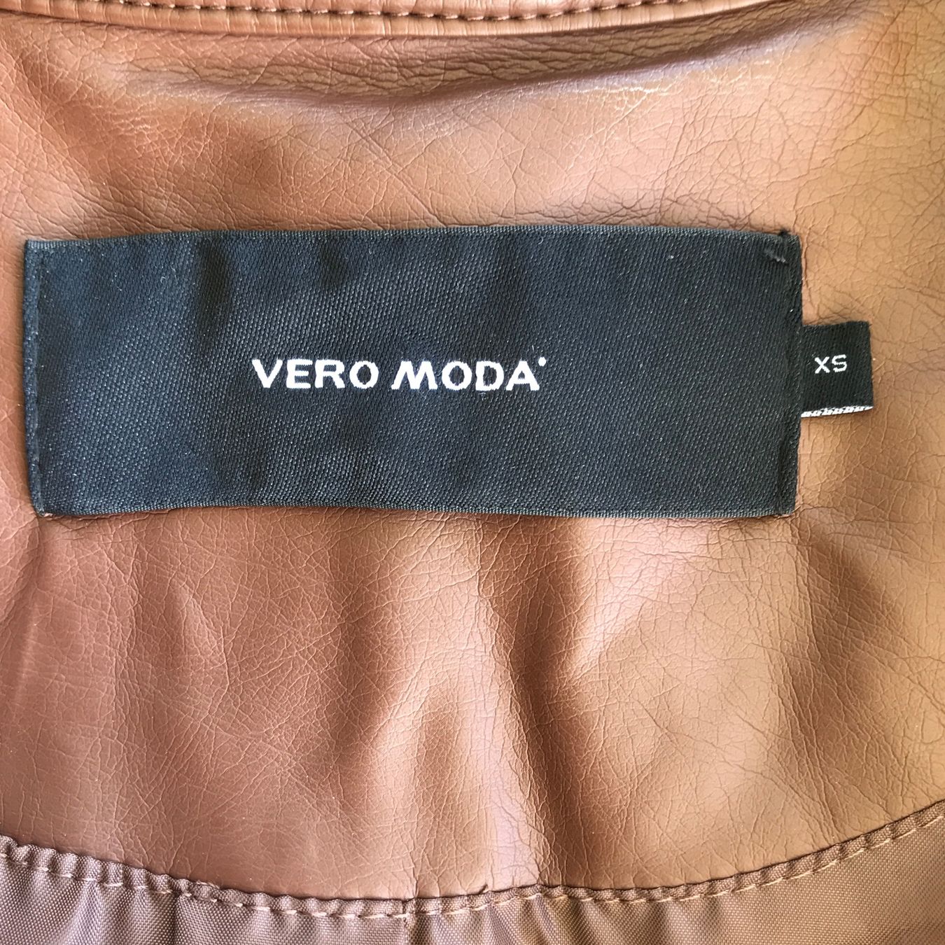 Vero Moda Giacche: VERO MODA SHORT COATED JACKET, XS – Nuovo (secondo la descrizione) da Ebnat-Kappel venduto da Molton 5
