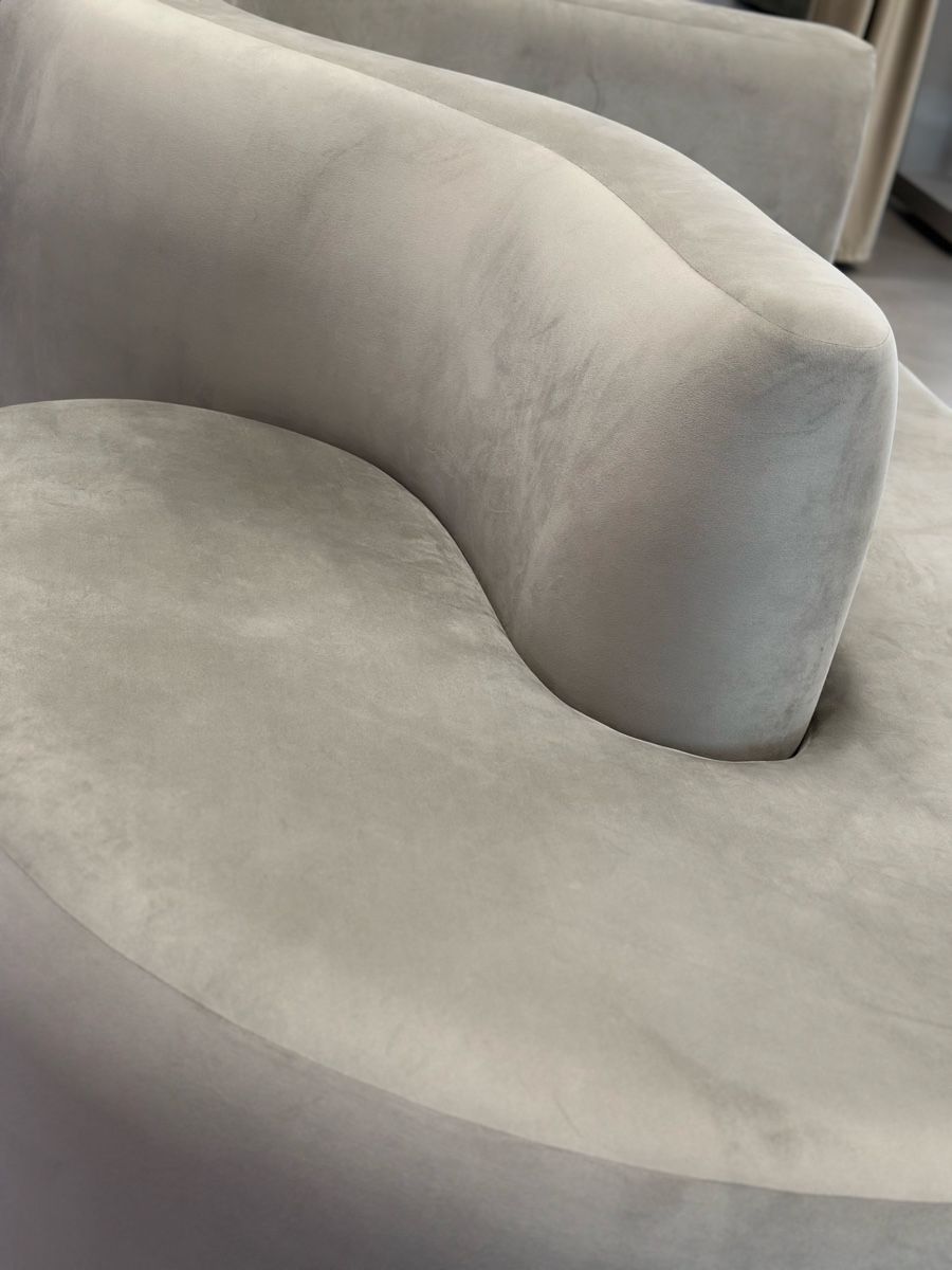 Divani: Einzigartiges Designer-Sofa aus Samt – hellgrau – Usato da Mörschwil venduto da i.schaepper 4