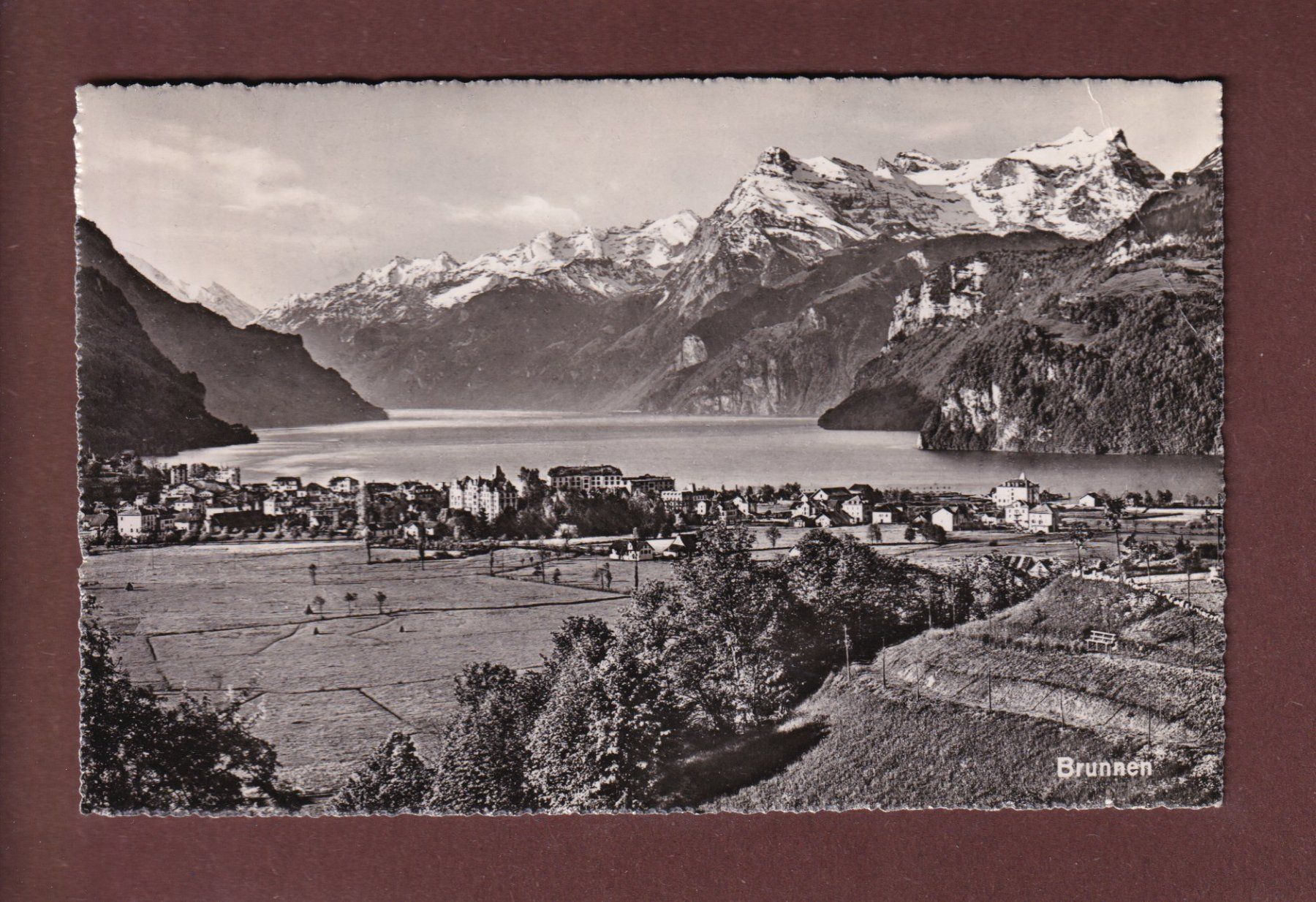 Cartes postales: BRUNNEN - 1947 // Falte // – D'occasion à Pully par nicecards-shop