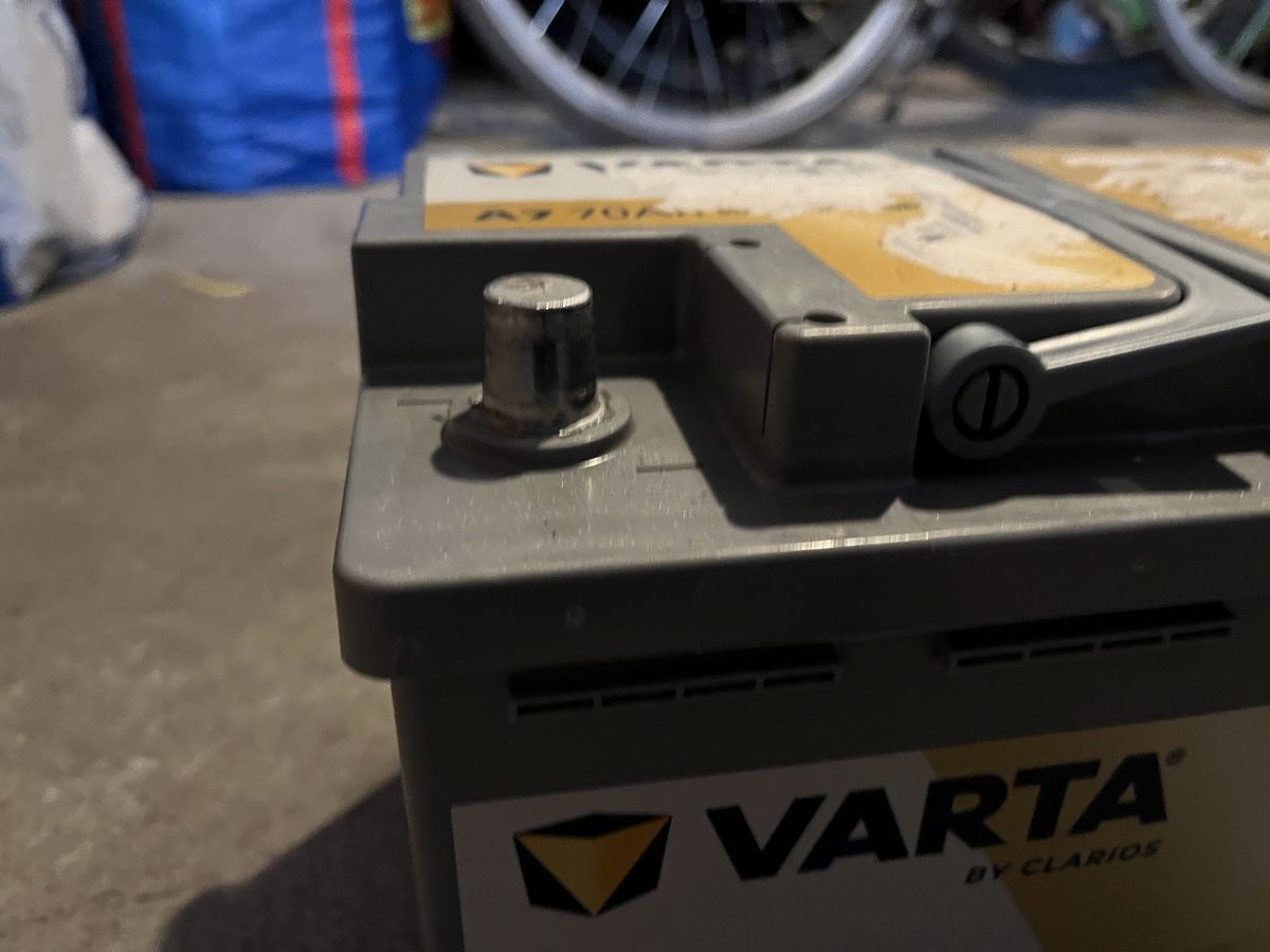 Varta Batterie: Autobatterie AGM, 70AH, 700A – Nuovo (secondo la descrizione) da Galgenen venduto da 8.6.lele 5