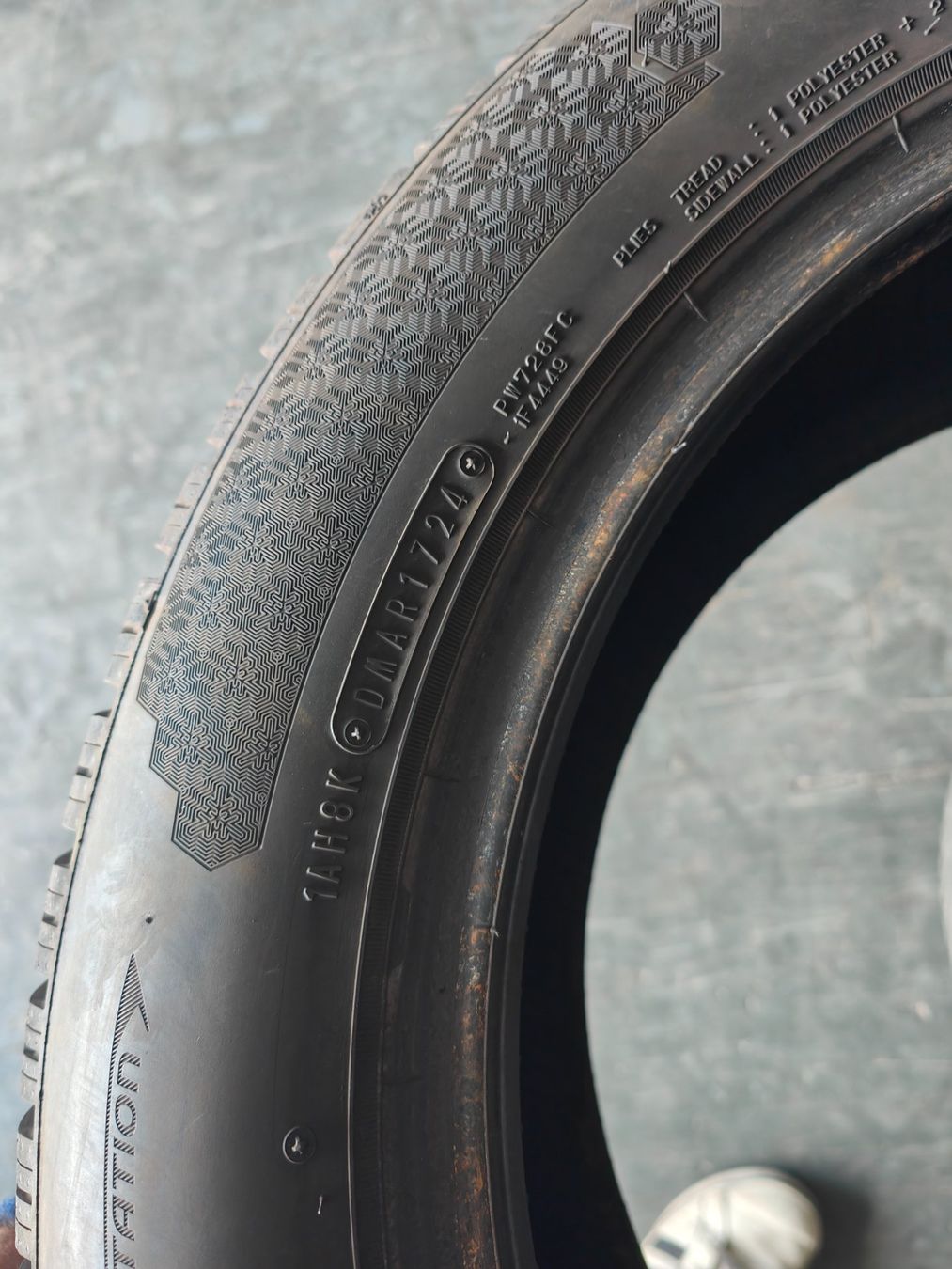 Pneus & Kompletträder: Winterreifen 205/55 R16 – Gebraucht aus Oberengstringen von Reifen-Lagerverkauf 3
