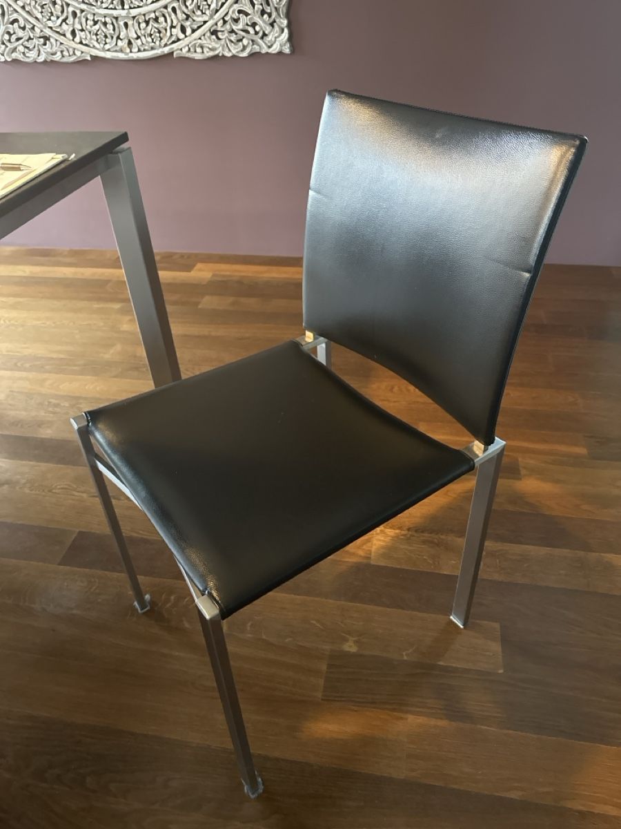 Stühle: Hutter Esszimmer Stühle Leder schwarz – Gebraucht aus Küttigen von ale_b8l6 1