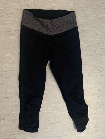 Lululemon 3/4 leggings XS