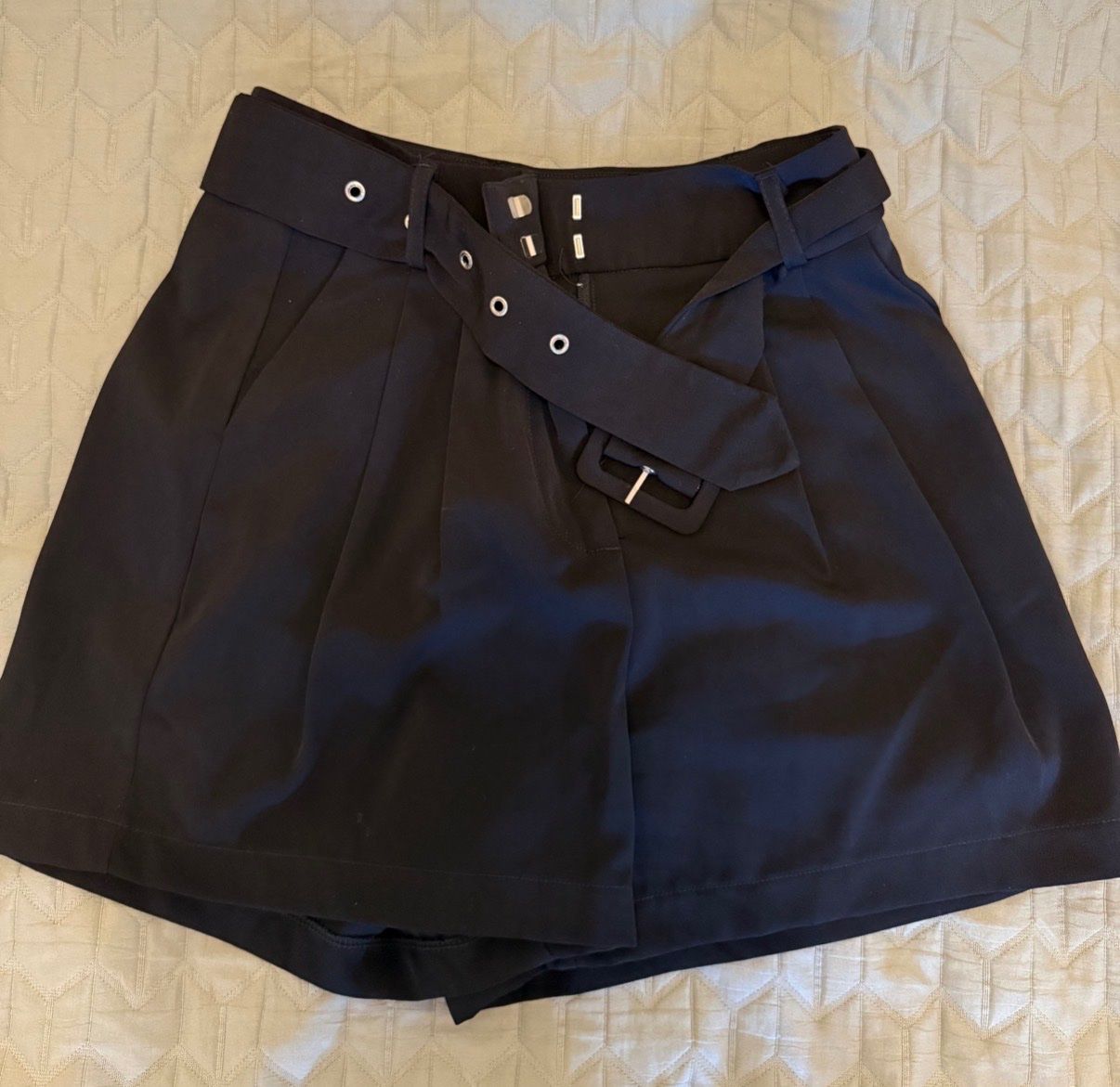 Pantaloni: Pantaloncini neri leggeri – Nuovo (secondo la descrizione) da Losone venduto da AriCol1512