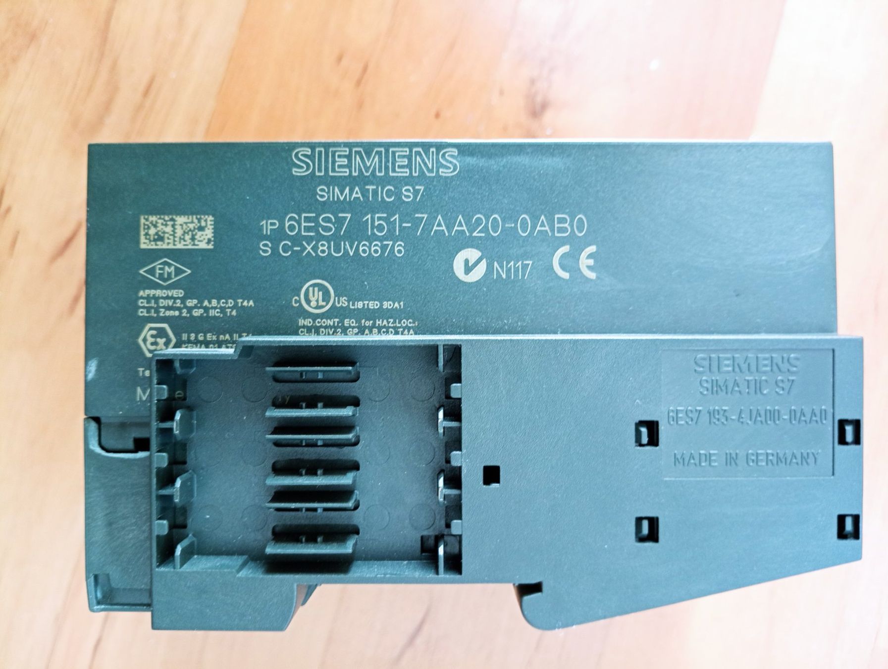 Siemens Elektronikbauteile: Siemens SIMATIC DP, IM151-7 CPU ET200S 6ES7151-7AA20-0AB0 – Gebraucht aus Ufhusen von HKSC 1