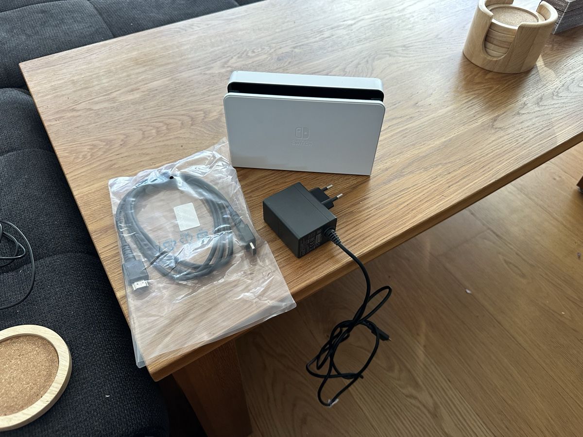 Nintendo Console: Nintendo Switch OLED Weiss - Top Zustand – Usato da Subingen venduto da lda_9hcr 3