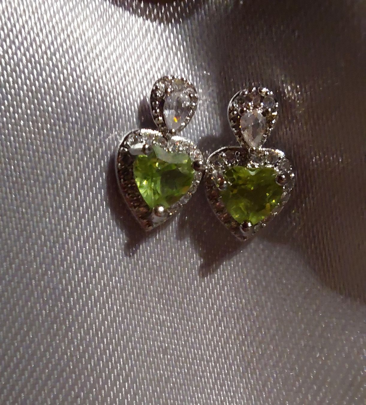 Ohrringe & -stecker: kleine peridot ohrringe – Gebraucht aus Egg b. Zürich von kak_f7xz 1
