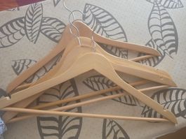 10 Holzkleiderbügel