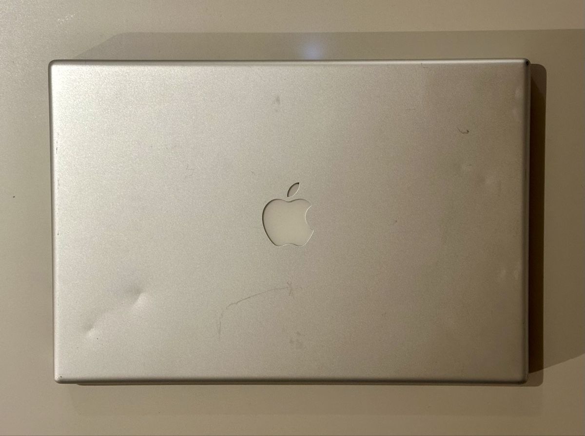 Apple Notebook: MacBook Pro 15” A1151 – Usato da Zürich venduto da pointedarch 6