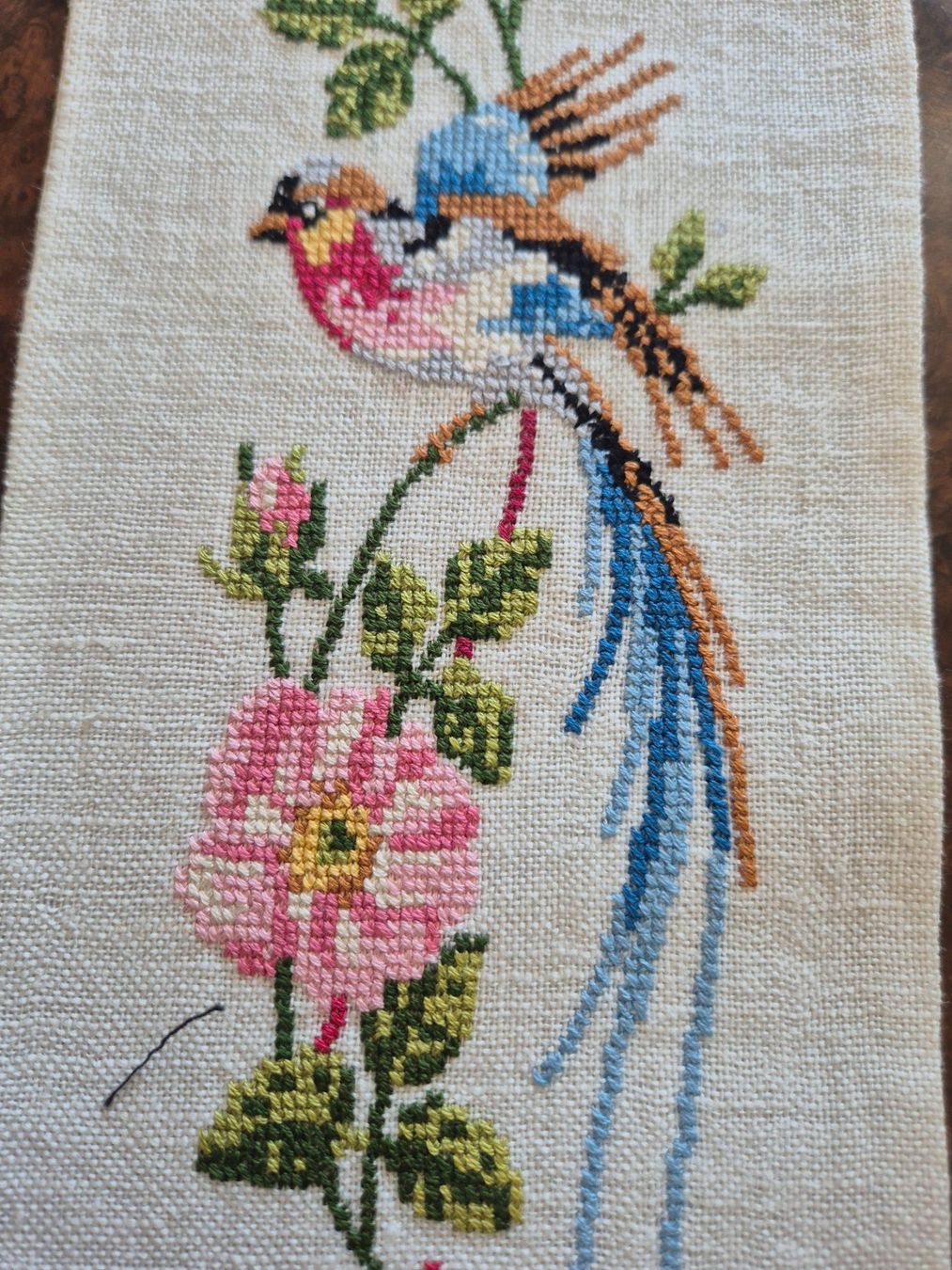 Tutte le decorazioni: Handgestickte Tischläufer, Rosen und Vogelmuster – Usato da Bern venduto da aronari 3