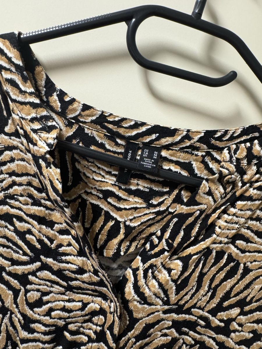 Vero Moda Vestiti: Trendy Kleid mit Muster Gr. M – Nuovo (secondo la descrizione) da Zürich venduto da cha_7n8s 1