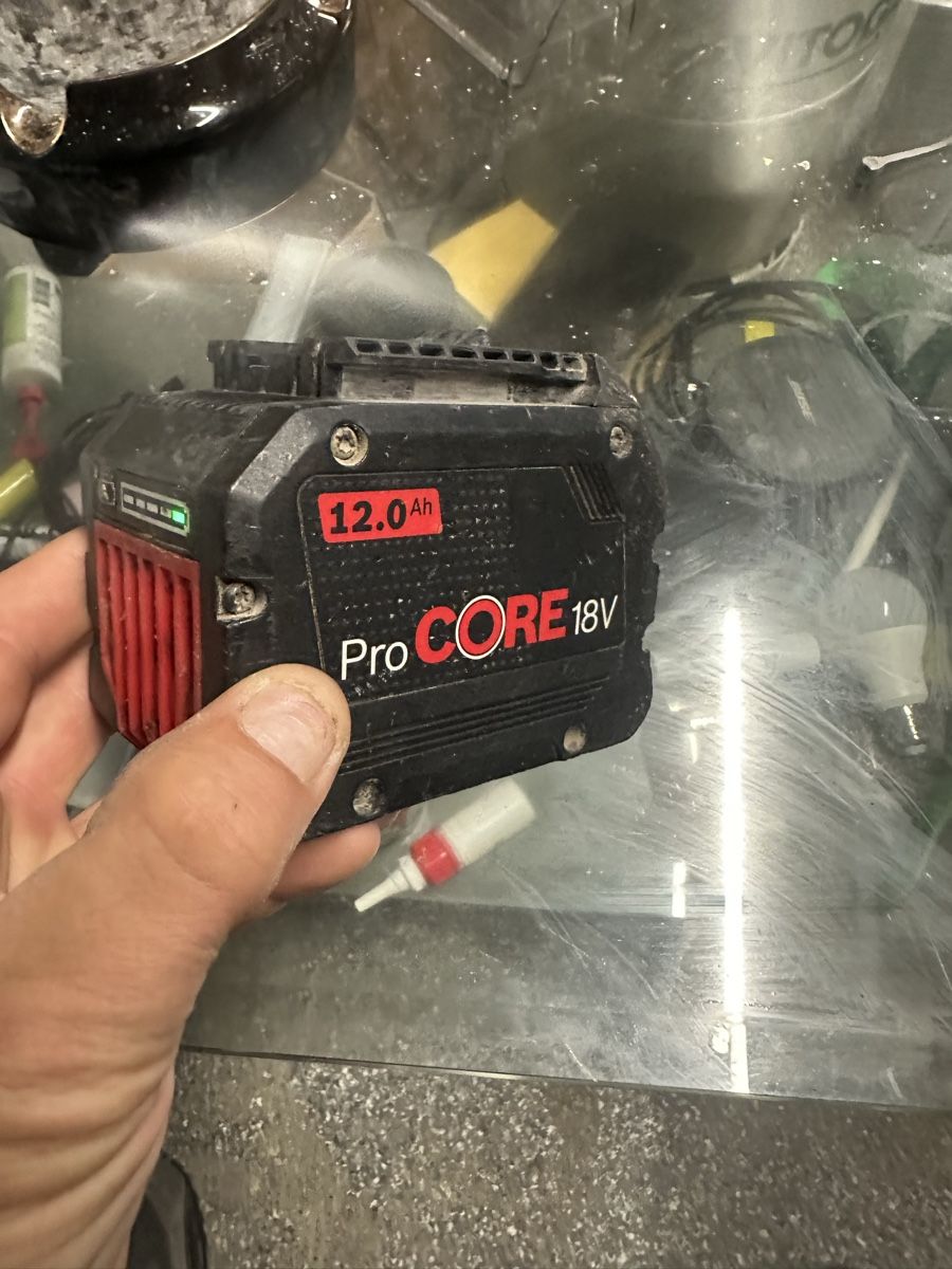 Bosch Batterie: Bosch Professional Akkupack ProCore 18 V / 12 Ah – Difettoso da Innerberg venduto da Brabus81