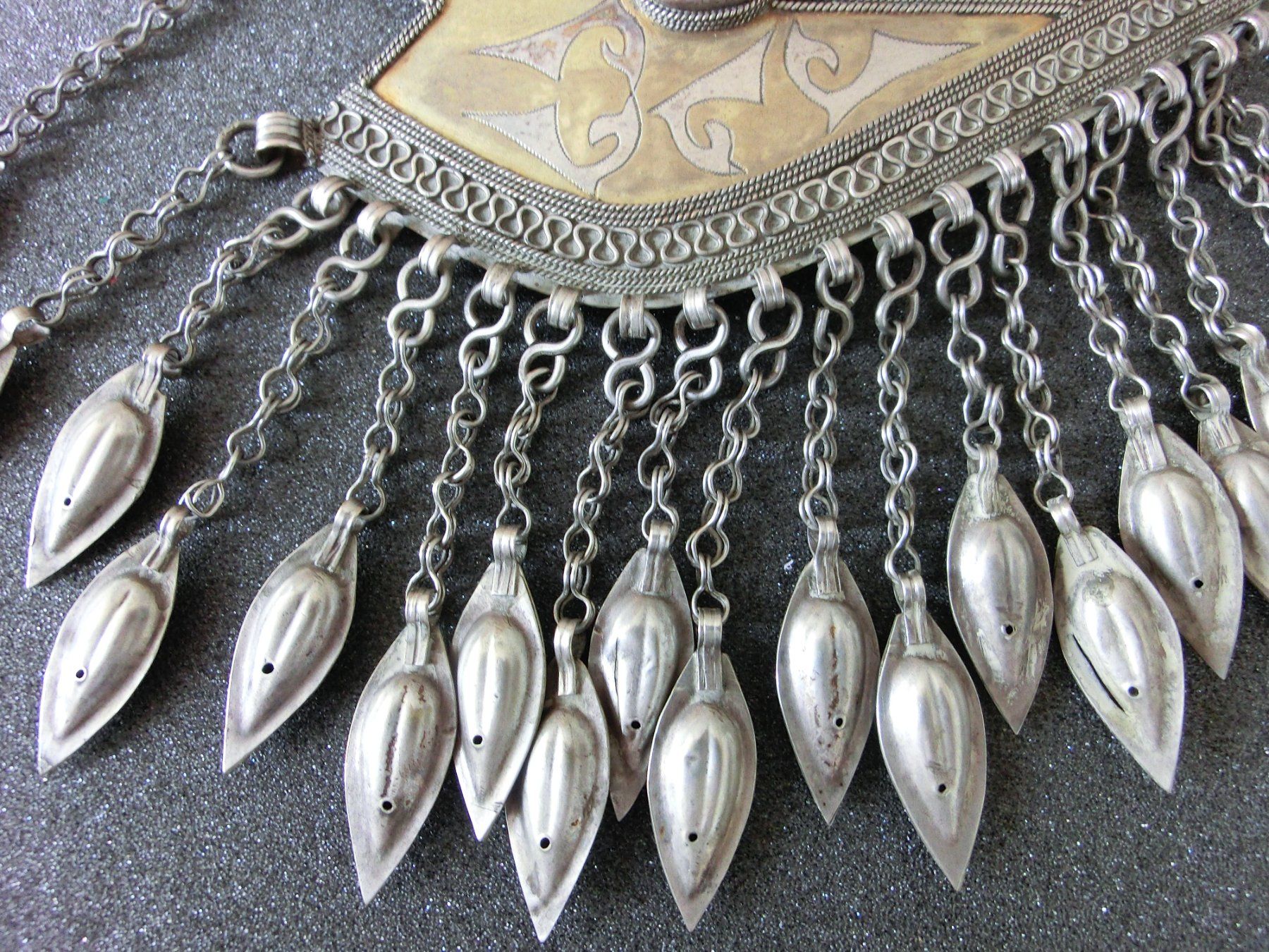Ciondoli: ANTIKER  TURKMENEN -BRUST -SCHMUCK – Usato da Basel venduto da wyba44 6