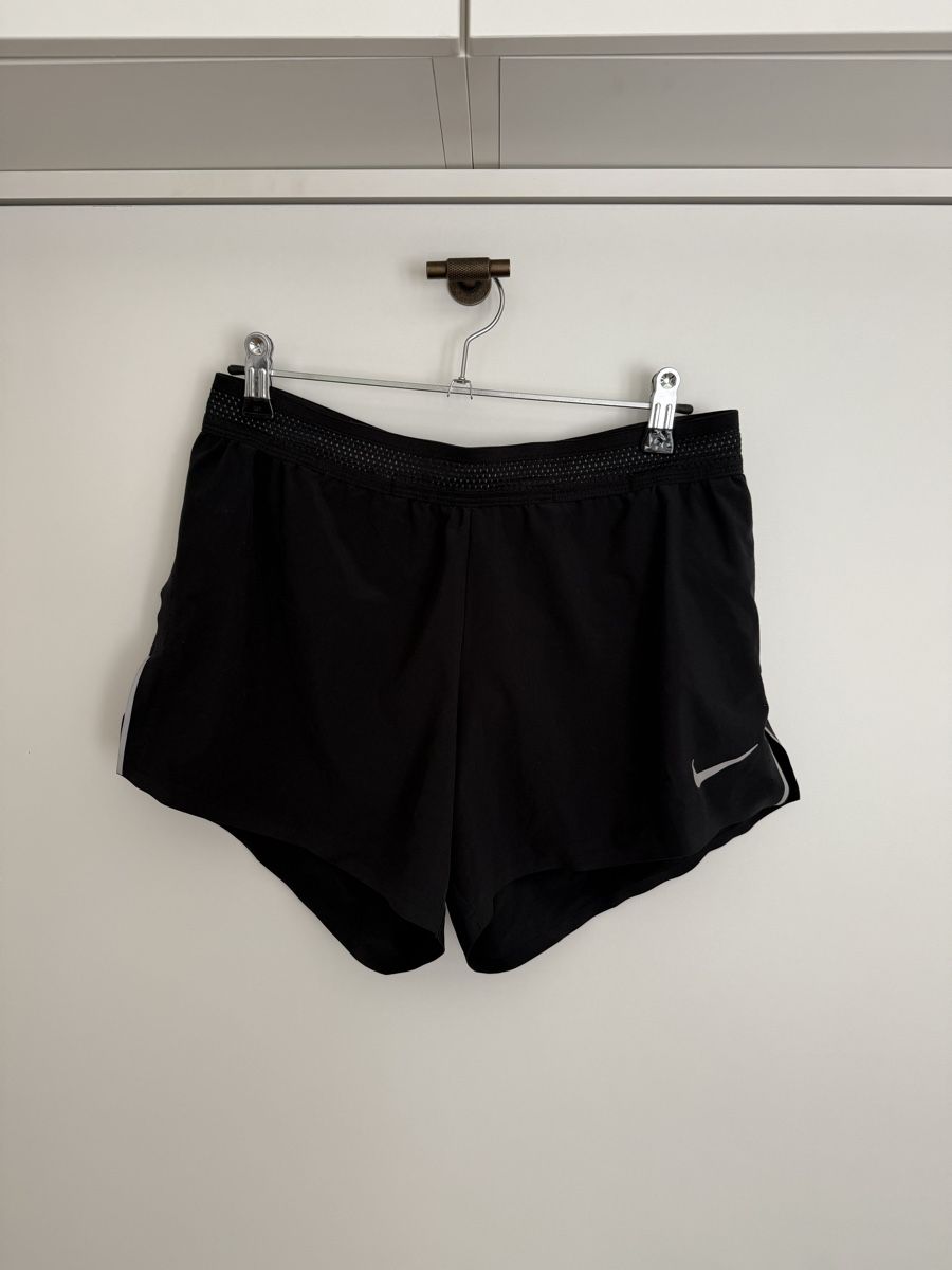 Nike Pantaloni: Nike black tennis shorts, worn once – Nuovo (secondo la descrizione) da Zürich venduto da eve_m2gr 1