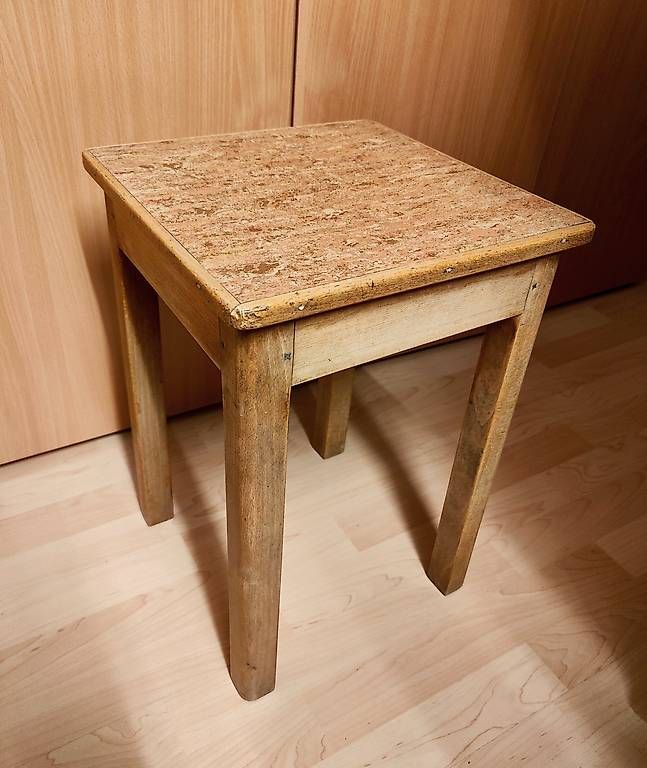 Sgabelli: Trois tabourets en bois vintage – Usato da Marly venduto da Nabrudis