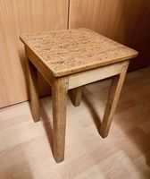 Trois tabourets en bois vintage