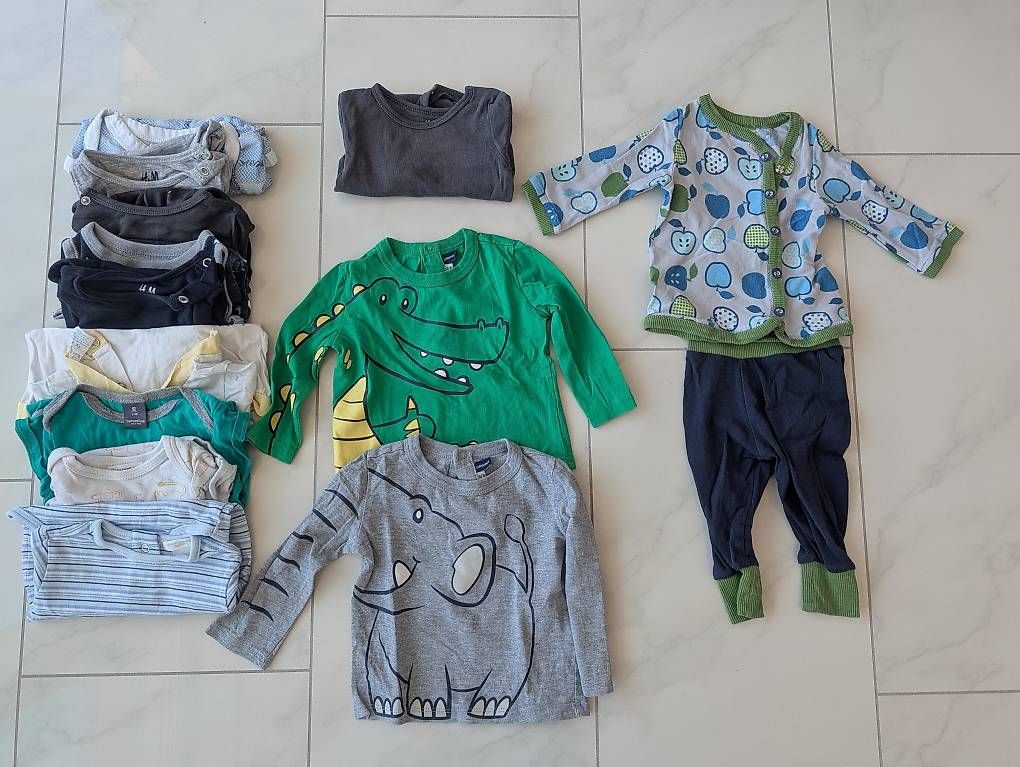 Lotti & Set di vestiti: 33teiliges Kleiderpaket Gr. 62, eher sommerlich – Usato da Bremgarten AG venduto da piccola_stella 1