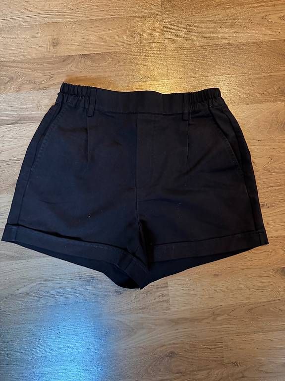Pantaloni: Short noir / Taille 36 – Usato da Bollion venduto da cha_jm6h