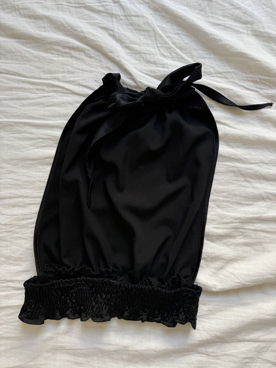 Brandy Melville Top: Brandy Melville neckholder Top – Usato da Winterthur venduto da adi_sqz 3