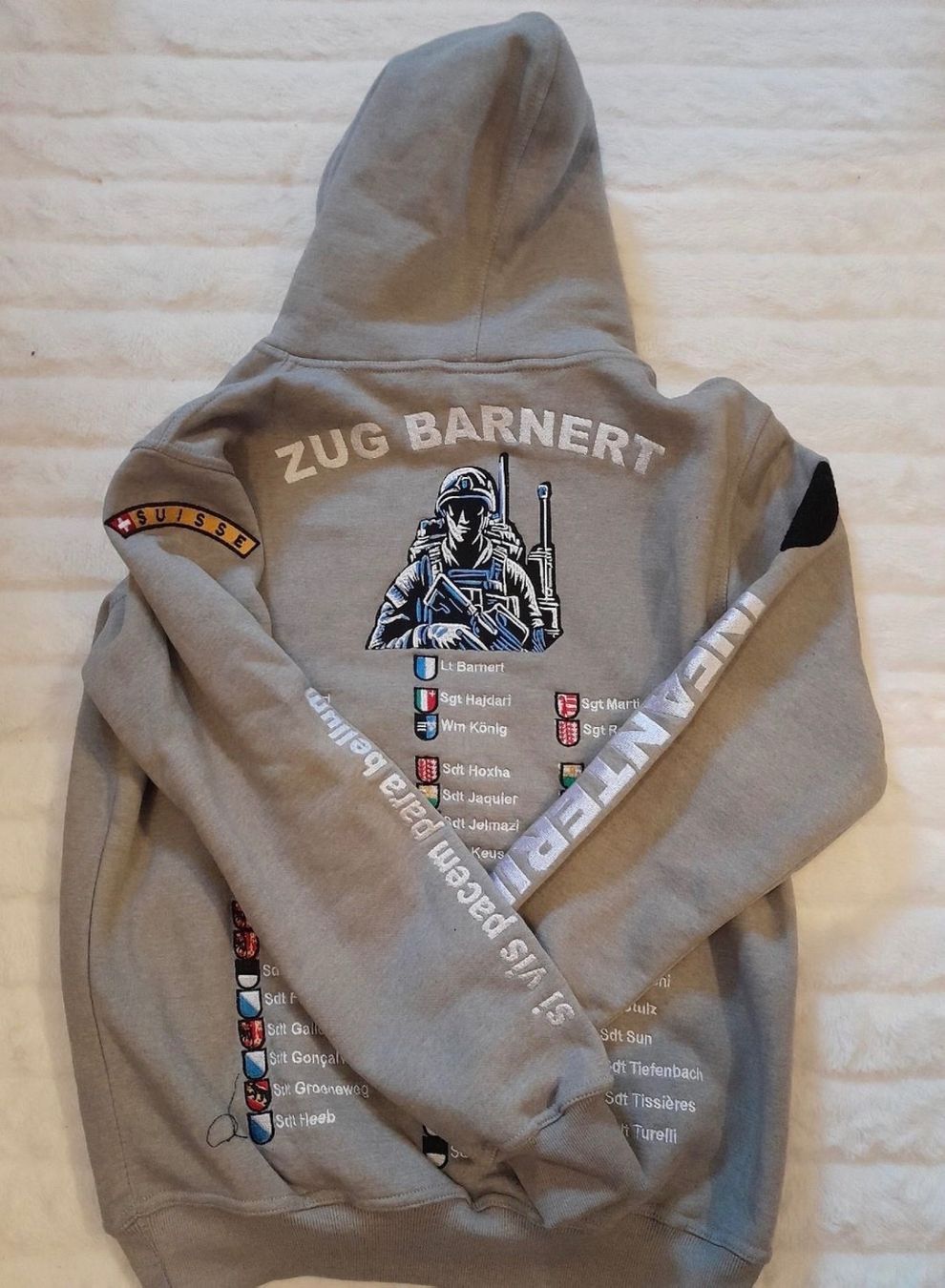 Pullover & Sweatshirts: Kapuzenpulli Militär Kompanie – Gebraucht aus Bern von U2000