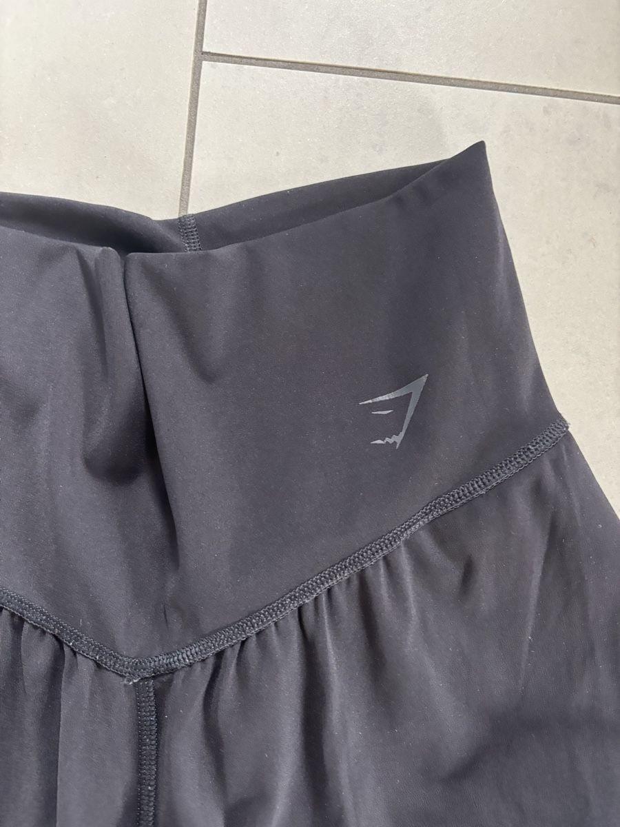 Gymshark Lotti di vestiti: Gym shark flare leggings  – Usato da Riedikon venduto da cra_kym5 1
