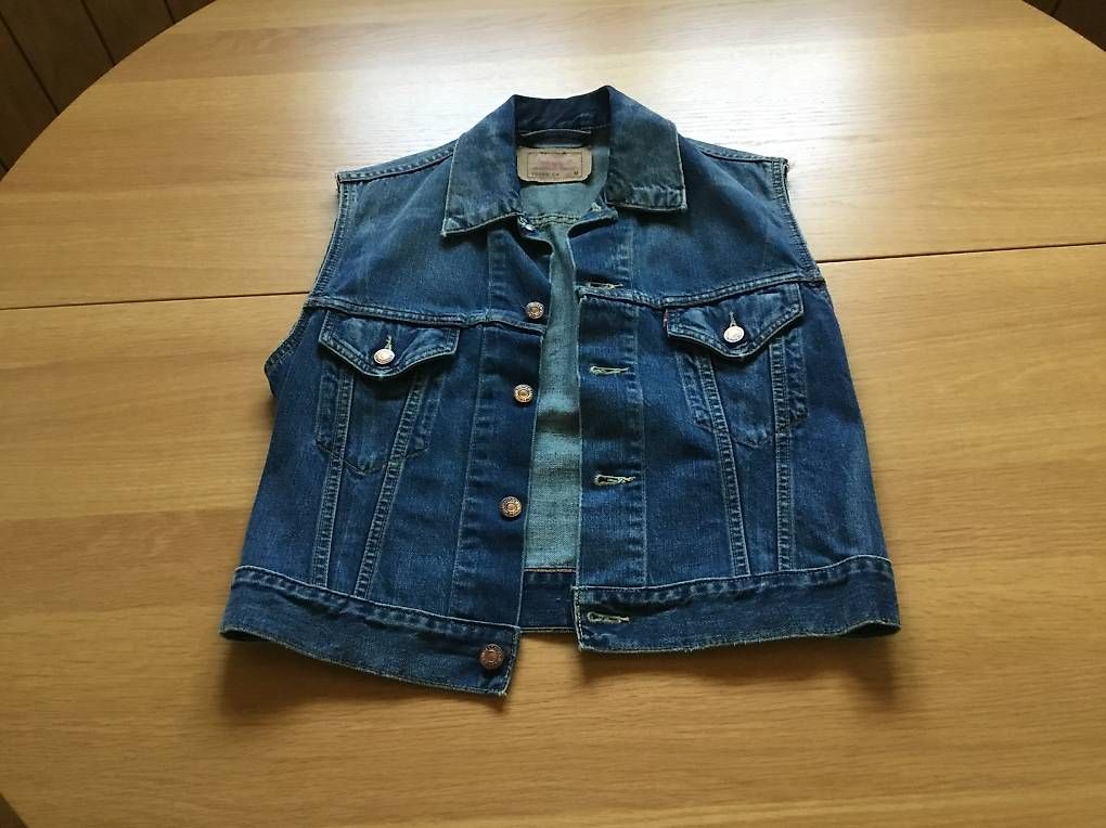 Levi's Gilets & Westen: Levis Jeans Weste Gr. M – Gebraucht aus Büren zum Hof von patrick2505