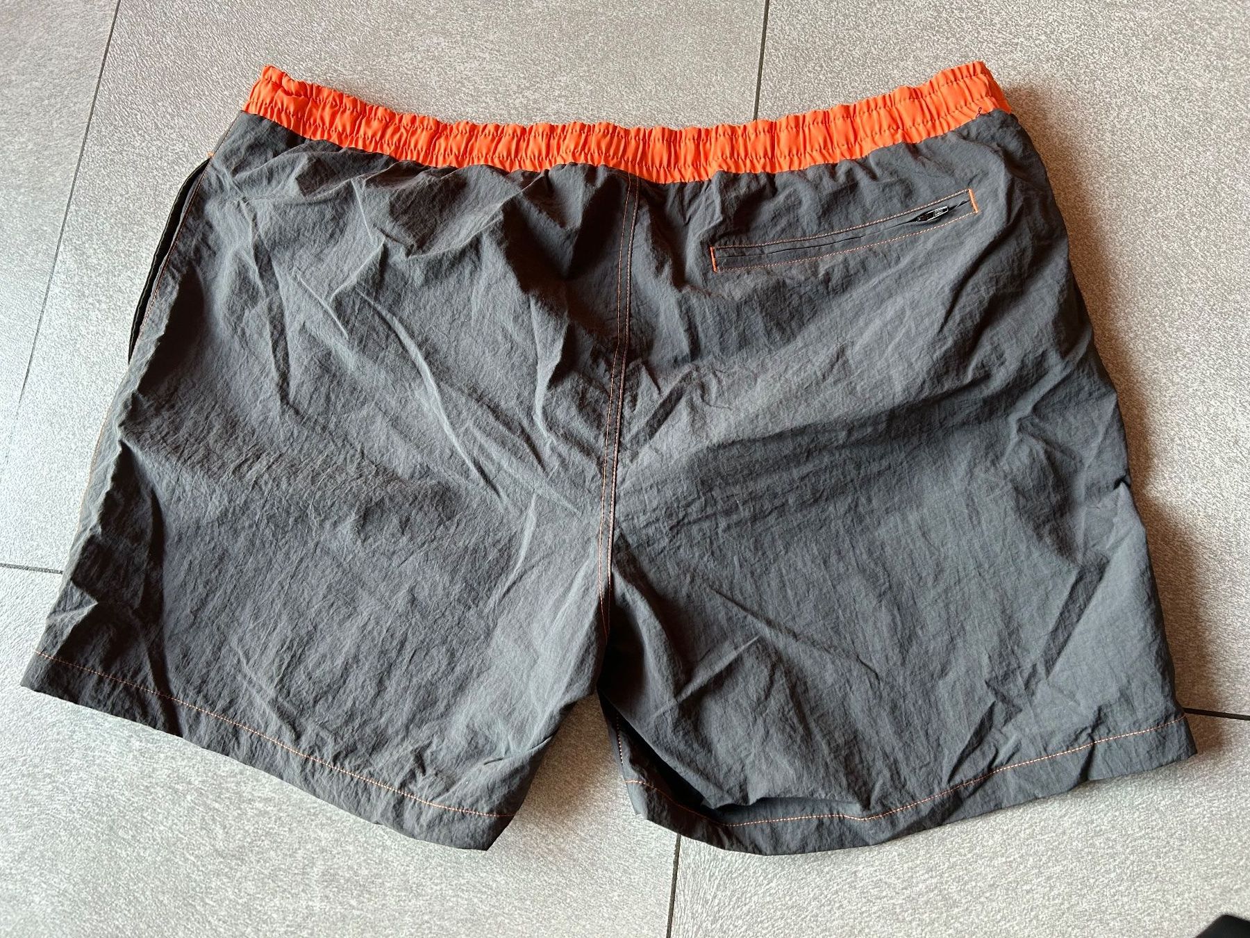 Costumi da bagno: Herren badeanzug URBAN CLASSICS gr. 5XL – Usato da Arbedo venduto da nadia1973 1