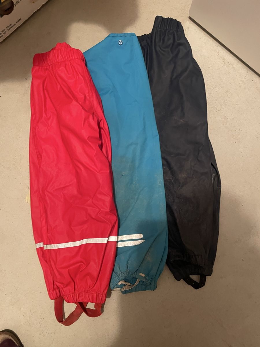 Lotti & Set di vestiti: Regen Hosen Grösse 98/104 – Usato da Winterthur venduto da sLoerli