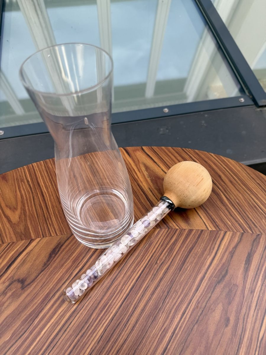 Caraffe: Glaskaraffe mit Halbedelsteinstab und Zirbenholzkugel – Usato da Schinznach Bad venduto da Chnuschterli73 2