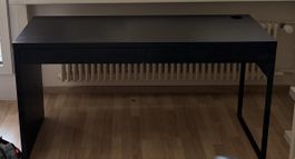 Schreibtisch schwarz mit 2 Schubladen guter Zustand