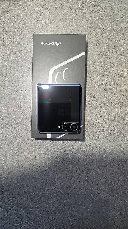 Samsung Telefoni cellulari / Smartphones: Vends ZFlip 7 / 256 MB / bleu – Usato da Versoix venduto da oceane04 2