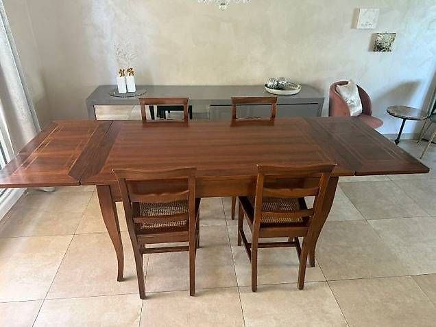 Tavoli: 6 Stühle und 1 Couchtisch – Usato da Urdorf venduto da nel_g8sn