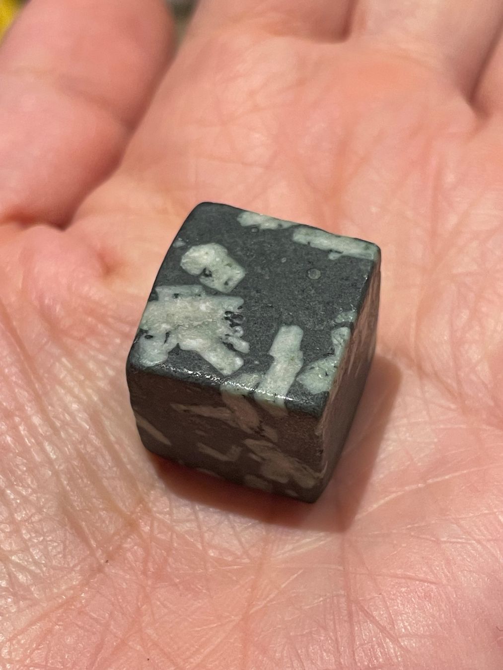 Minéraux & Lithothérapie: Epidot-Würfel – Neuf avec emballage d'origine à Schiers par sisikristall