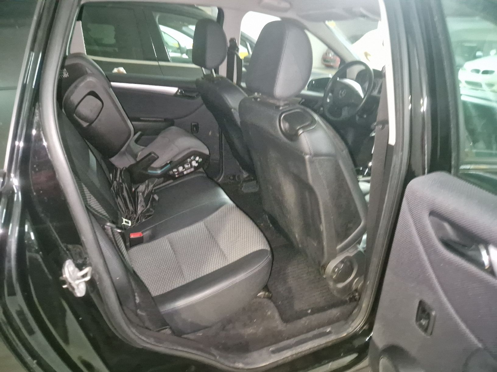 Mercedes-Benz Autos: Auto ab platz – Gebraucht aus Hombrechtikon von Katrin.s 5